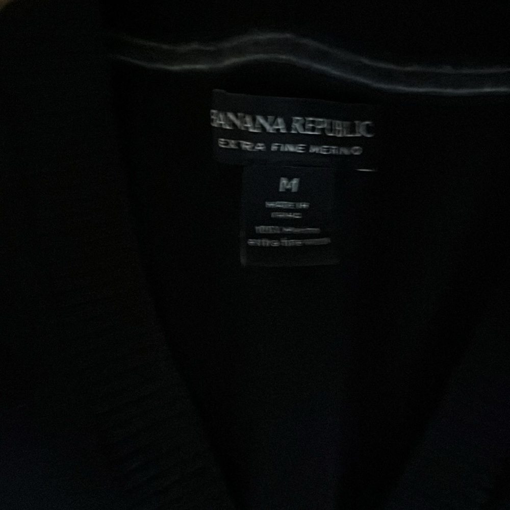 Banana Republic EXTRA FINE Merino Wool V Neck Black Sweater Size M - Picture 2 of 8